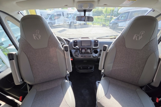 Etrusco-540-DB-Interior-Cab.jpg