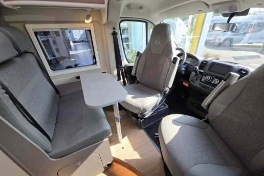 Etrusco-540-DB-Interior-Lounge.jpg