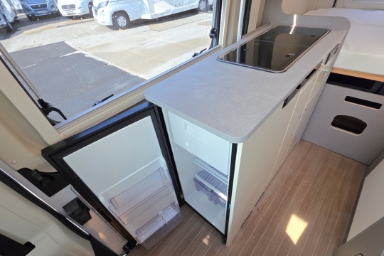 Etrusco-540-DB-Interior-Kitchen.jpg