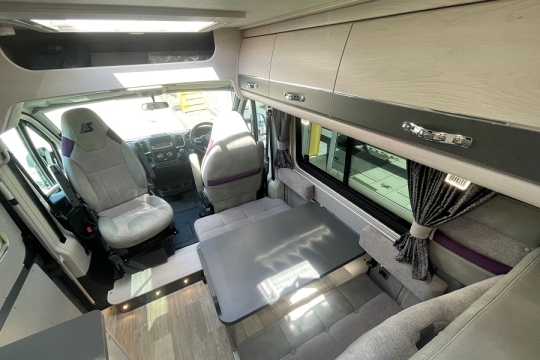 auto-sleepers-fairford-interior-front-lounge.jpg