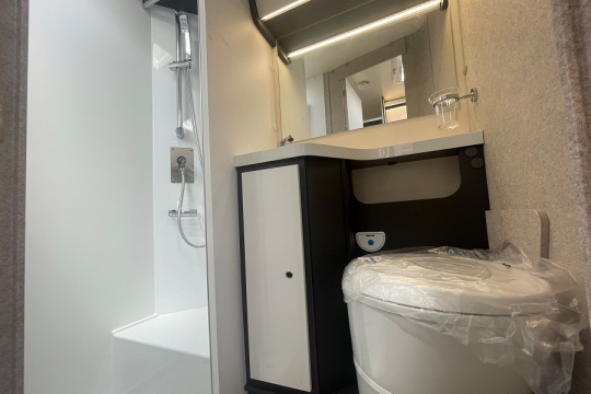 mclouis-fusion-360-interior-bathroom-2.jpg
