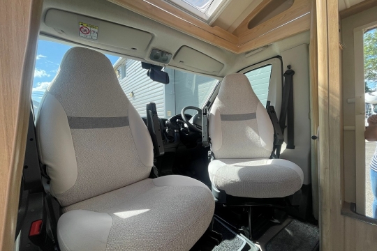 elddis-accordo-120-interior-cab-seats.jpg
