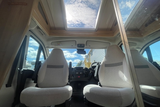 elddis-accordo-120-interior-front-skylight.jpg