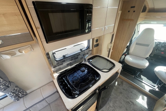 elddis-accordo-120-interior-kitchen.jpg