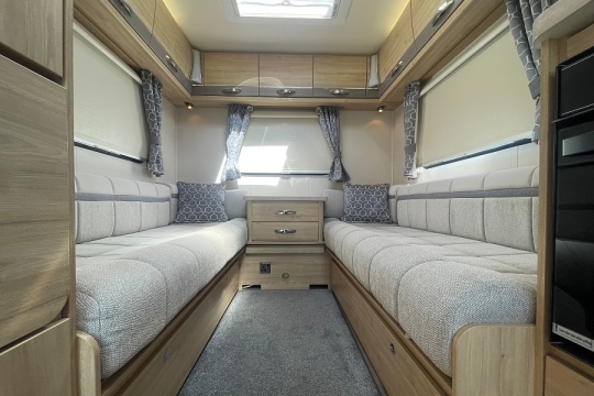 elddis-accordo-120-interior-lounge.jpg