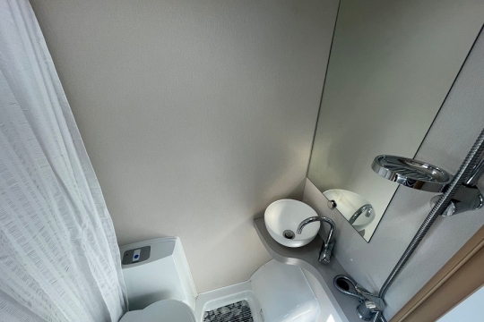 elddis-accordo-120-interior-washroom.jpg