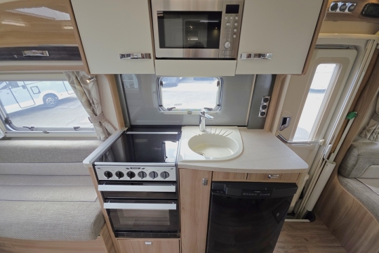 Bessacarr-Hi-Style-496-Interior-Kitchen.jpg