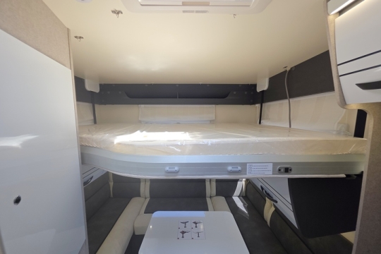 McLouis-Fusion-330-Interior-Rear-Bed.jpg