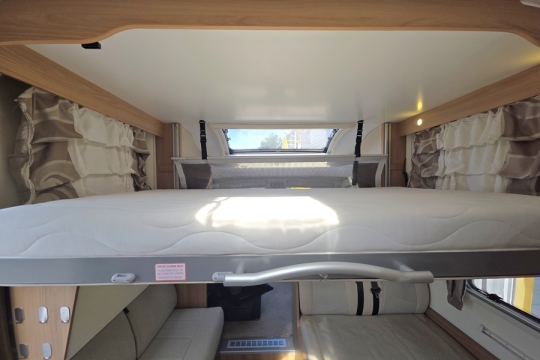 Bailey-Autograph-79-6-Interior-Bed.jpg