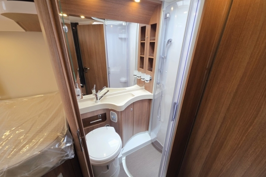 Carthago-C1-Tourer-T143-KB-LE-Interior-Bathroom.jpg