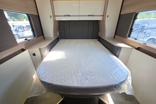Swift-Escape-694-Interior-Bed.jpg