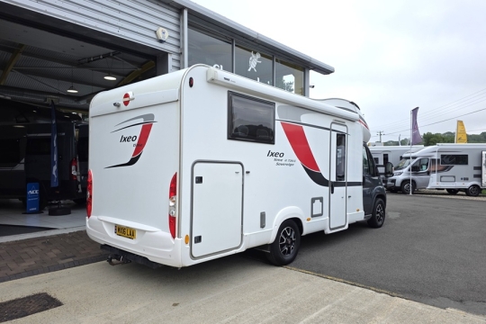 Burstner-Ixeo-IT-726-Exterior-Rear-Side.jpg