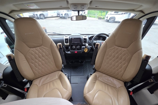 Burstner-Ixeo-IT-726-Interior-Cab.jpg