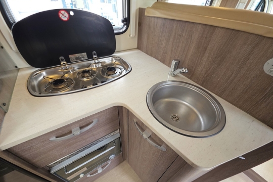 Burstner-Ixeo-IT-726-Interior-Kitchen.jpg