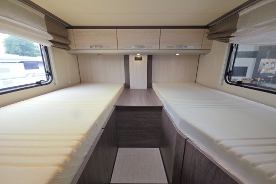 Burstner-Ixeo-IT-726-Interior-Bed.jpg