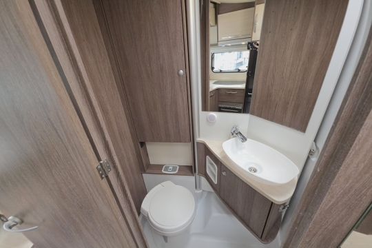 Burstner-Ixeo-IT-726-Interior-Bathroom.jpg