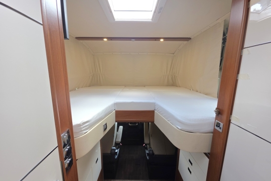 Carthago-liner-for-two-I53-L-Interior-Bed.jpg