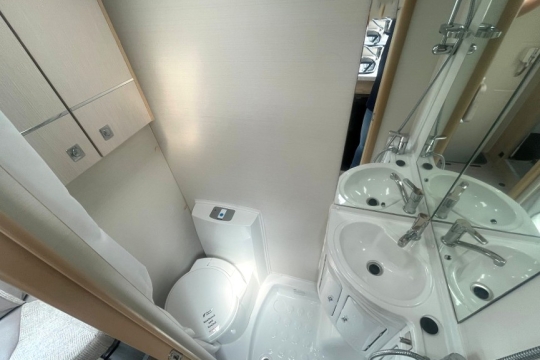 elddis-accordo-120-interior-washroom.jpg