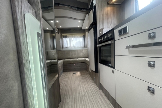benimar-mileo-282-interior-front-to-rear.jpg