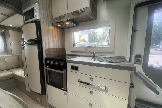 benimar-mileo-282-interior-kitchen.jpg