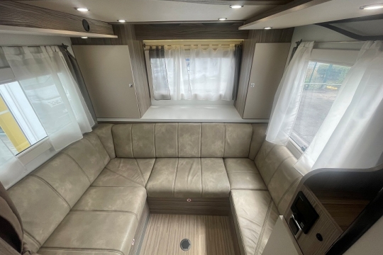 benimar-mileo-282-interior-rear-lounge.jpg