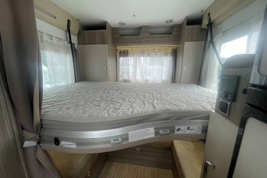 benimar-mileo-282-interior-rear-drop-down-bed.jpg