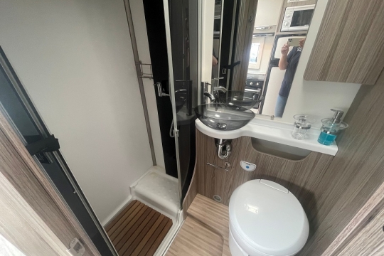 benimar-mileo-282-interior-washroom.jpg