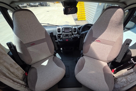 elddis-majestic-115-interior-front-seats.jpg