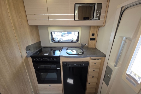 elddis-majestic-115-interior-kitchen.jpg