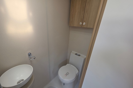 elddis-majestic-115-interior-bathroom.jpg