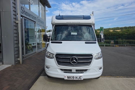 auto-sleepers-bourton-exterior-front.jpg