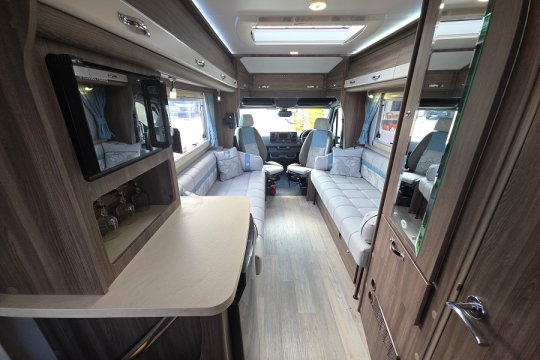 auto-sleepers-bourton-interior-to-front.jpg