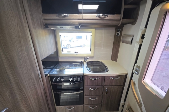 auto-sleepers-bourton-interior-kitchen.jpg