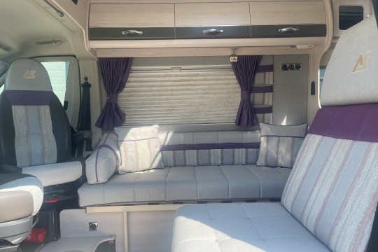 auto-sleepers-kemerton-xl-interior-living-area.jpg