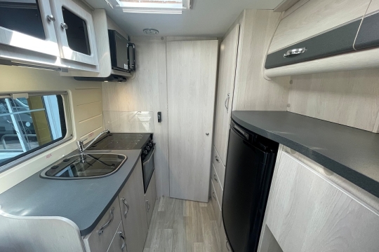 auto-sleepers-kemerton-xl-interior-kitchen.jpg