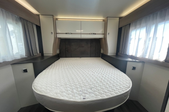 swift-voyager-494-interior-bedroom.jpg