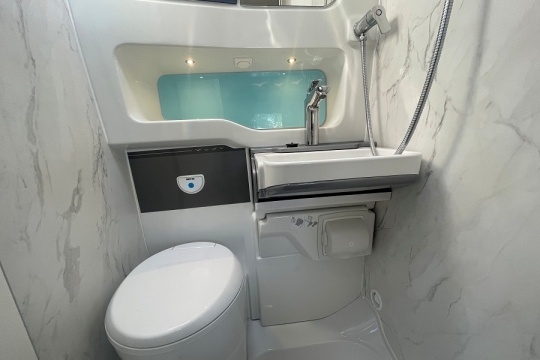 swift-voyager-494-interior-washroom-close.jpg