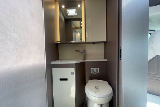 burstner-lyseo-it-644g-interior-washroom.jpg