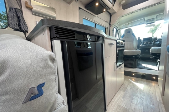 auto-sleepers-warwick-xl-interior-kitchen-low.jpg