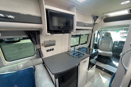 auto-sleepers-warwick-xl-interior-kitchen.jpg