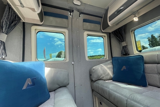 auto-sleepers-warwick-xl-interior-rear-windows.jpg