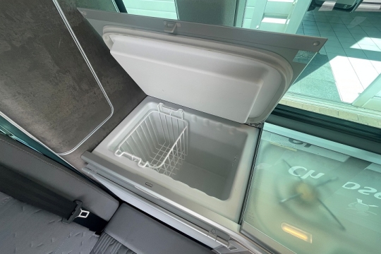 vw-california-ocean-interior-fridge.jpg