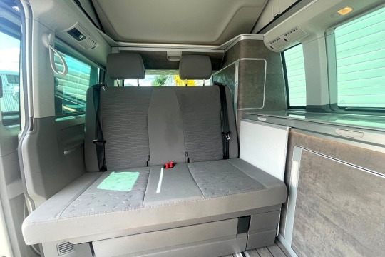 vw-california-ocean-interior-rear-seats.jpg