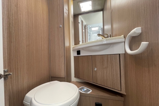 carado-t449-interior-bathroom.jpg