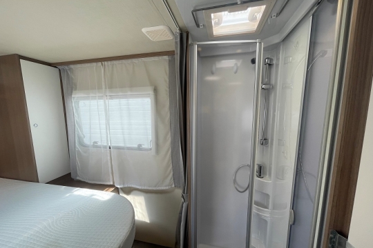 carado-t449-interior-shower.jpg