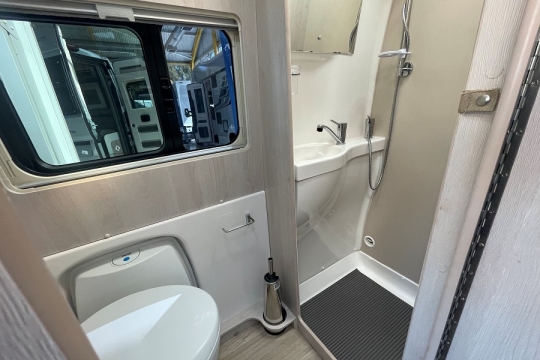 auto-sleepers-warwick-xl-interior-washroom.jpg