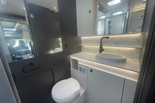 ace-1500-et-interior-washroom.jpg