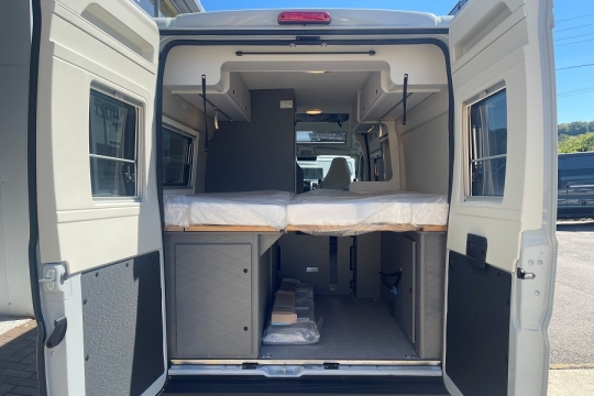 etrusco-cv-640-sb-plus-exterior-tailgate-open.jpg