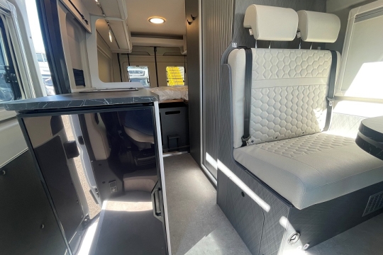etrusco-cv-640-sb-plus-interior-fridge.jpg