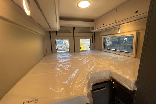 etrusco-cv-640-sb-plus-interior-rear-bed.jpg